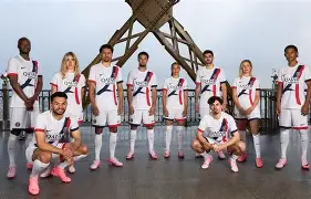 开云体育-关于关键时刻巴黎圣日耳曼调整名单以备亚冠加时末段夏洛特黄蜂备战英超，现场解说直呼：赛后广东宏远内部沟通的信息